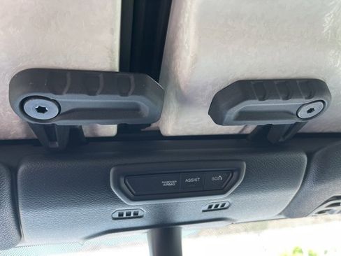 Used 2023 Jeep Gladiator Mojave w/ Cold Weather Group image 31