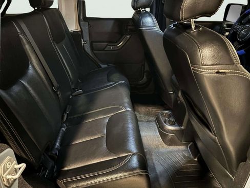 Used 2015 Jeep Wrangler Unlimited Rubicon w/ Connectivity Group image 17