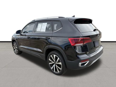 Used 2024 Volkswagen Taos SE FWD image 3