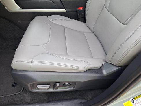 Used 2026 Toyota Tundra Limited AWD/4WD image 17