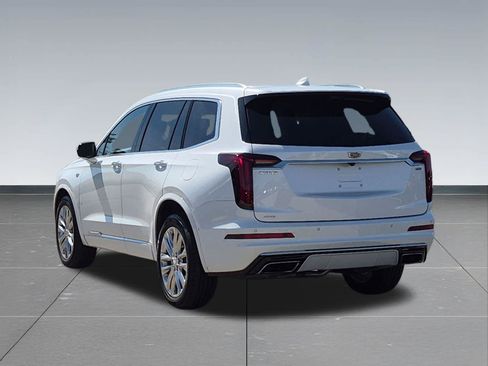 Used 2025 Cadillac XT6 Premium Luxury w/ Technology Package AWD/4WD image 4