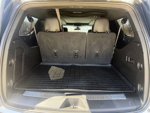 Used 2022 Chevrolet Suburban RST w/ Sport Performance Package image 9