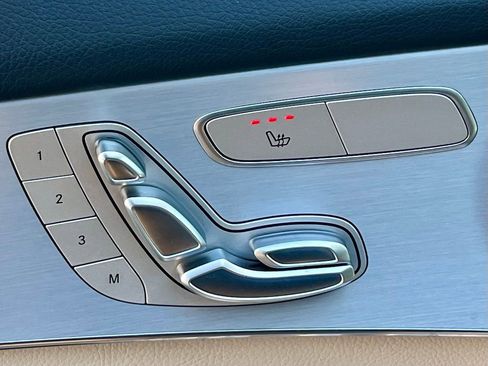 Certified 2022 Mercedes-Benz GLC 300 GLC 300 image 33