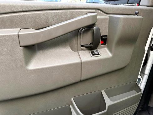 Used 2023 GMC Savana 2500 image 12