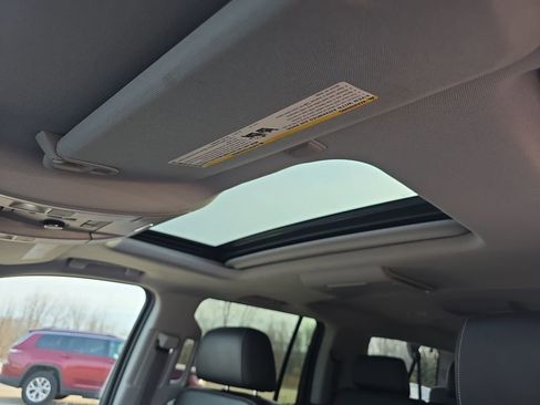 Used 2016 GMC Yukon XL SLT w/ Open Road Package image 34