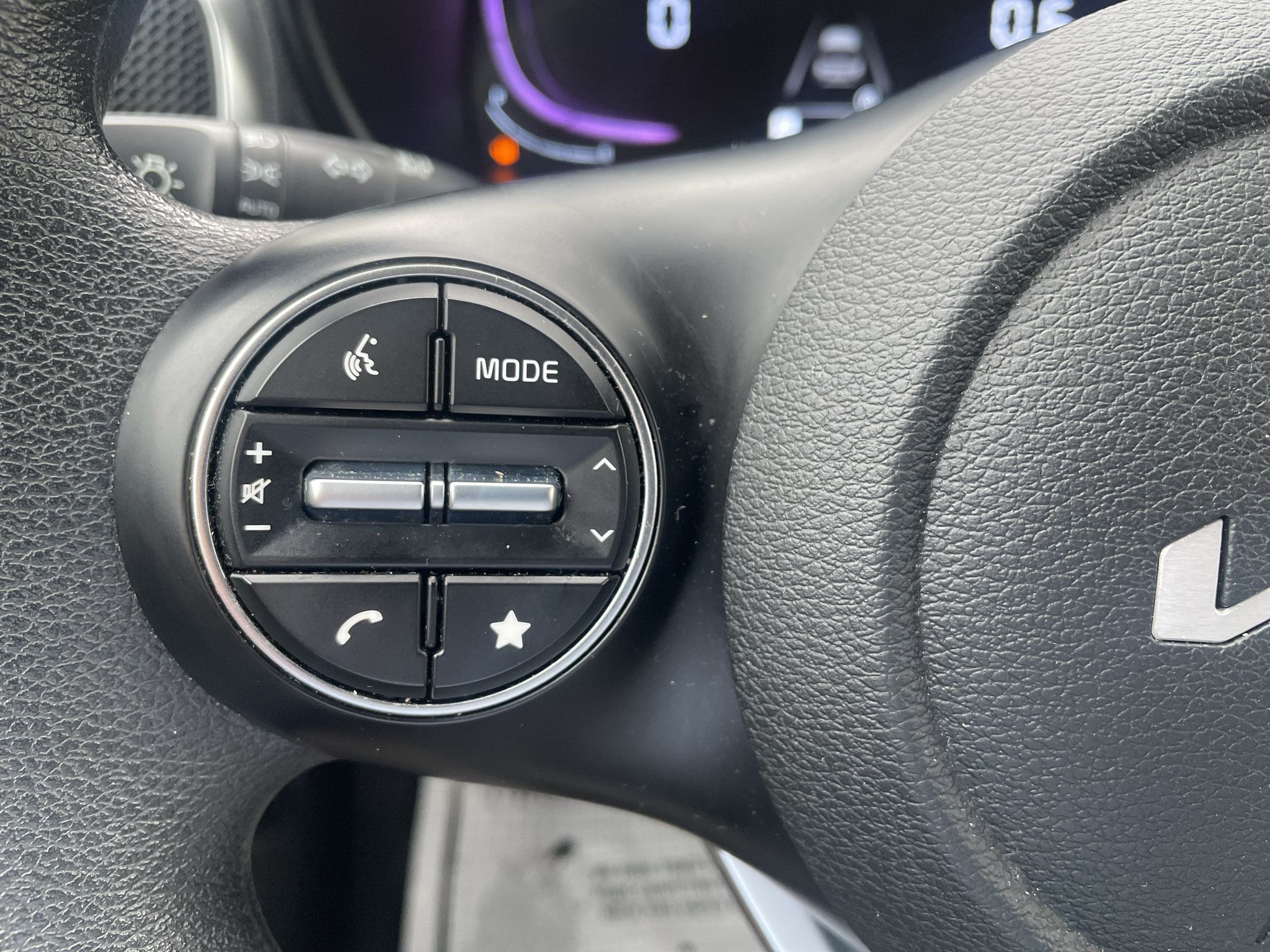 Used 2025 Kia Soul LX w/ LX Technology Package FWD image 27