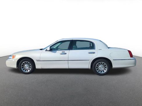 Used 2000 Lincoln Town Car Signature RWD image 3