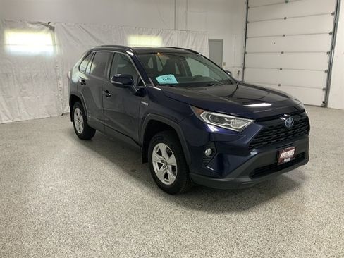 Used 2021 Toyota RAV4 XLE w/ XLE Grade Weather Package AWD/4WD image 4