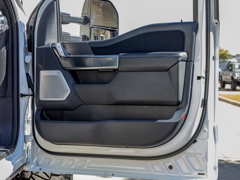 Used 2026 Ford F450 Platinum w/ FX4 Off-Road Package image 37