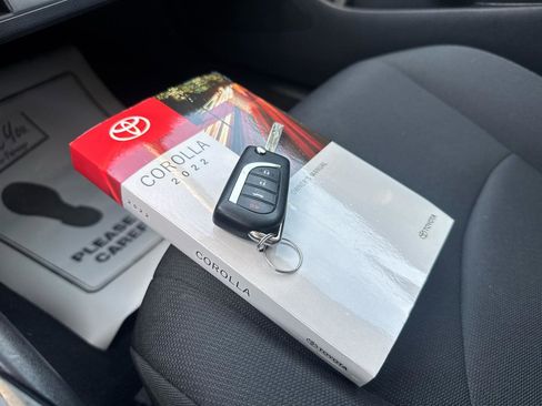 Used 2022 Toyota Corolla LE FWD image 23