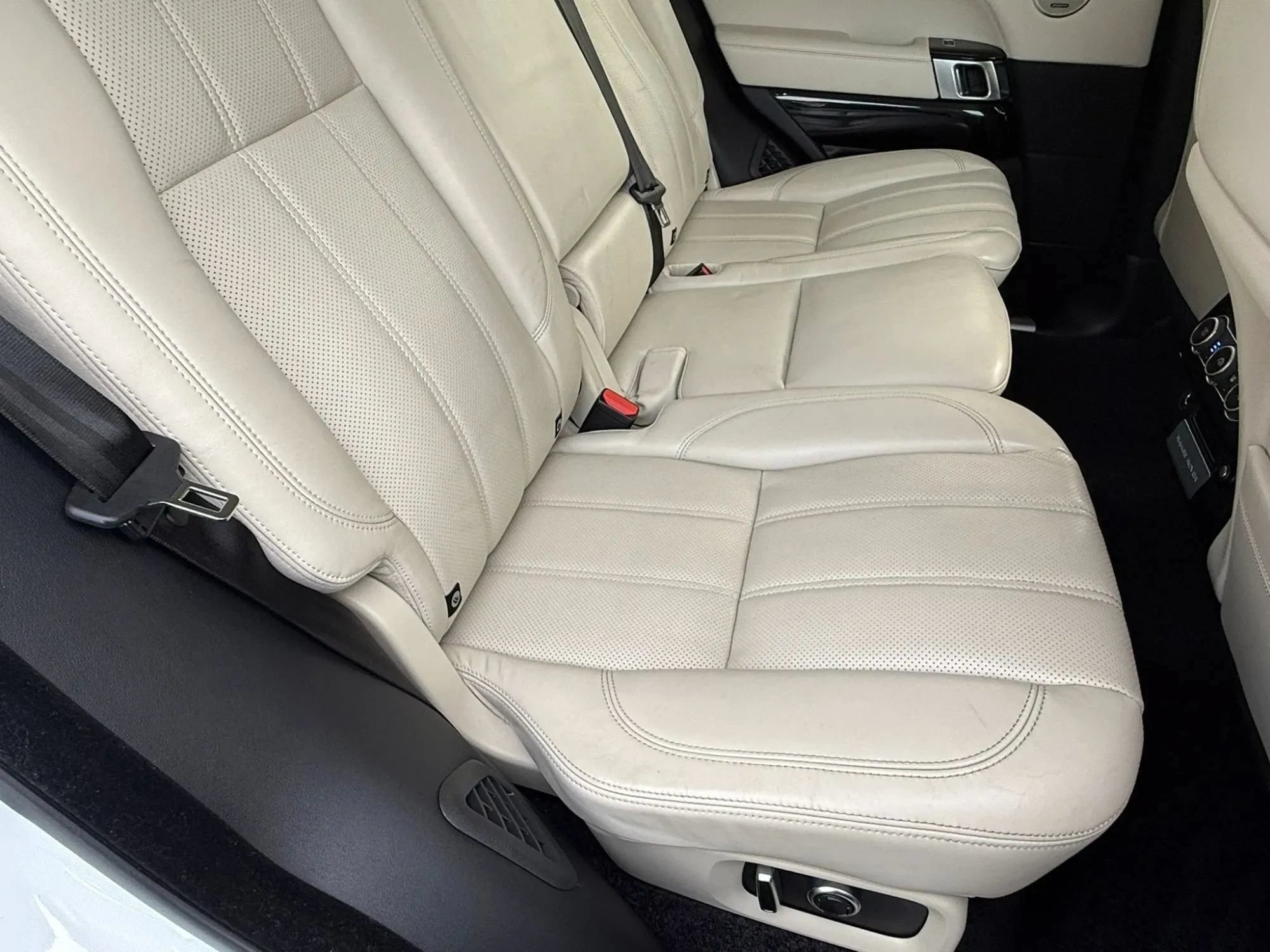 Used 2017 Land Rover Range Rover Supercharged AWD/4WD image 34