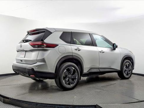 Used 2025 Nissan Rogue SV image 8