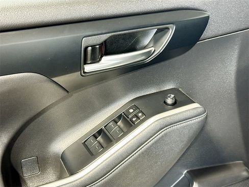 Used 2023 Toyota Highlander XLE image 25