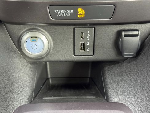 Used 2025 Nissan Leaf S image 25