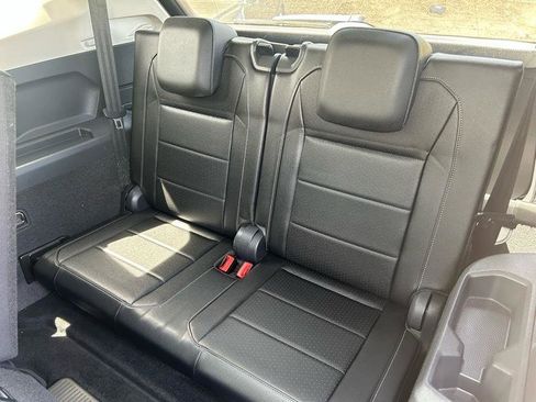 Used 2019 Volkswagen Tiguan SE w/ Panoramic Sunroof Package image 16