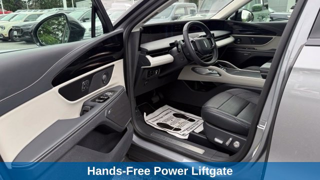 Used 2025 Lincoln Nautilus Reserve AWD/4WD image 10