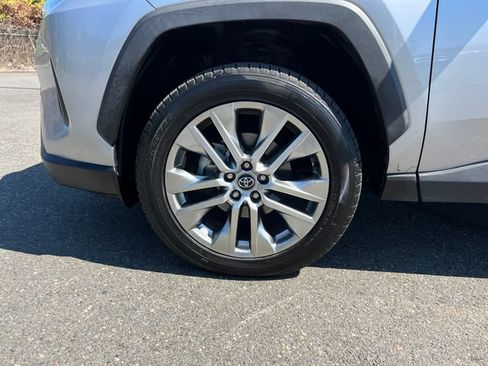 Used 2019 Toyota RAV4 LE w/ All Weather Liner Package AWD/4WD image 27