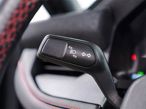 Used 2025 Ford Explorer ST-Line w/ ST-Line Street Pack image 23