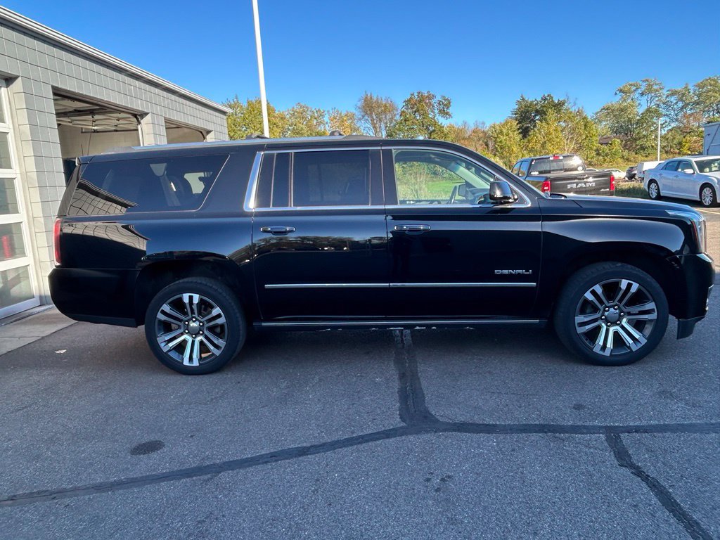 Used 2018 GMC Yukon XL Denali w/ Open Road Package AWD/4WD image 2