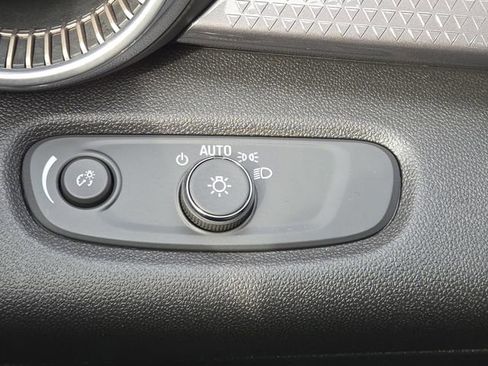 Used 2024 Chevrolet Trax ACTIV w/ Sunroof Package image 13