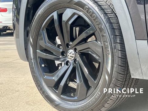 Used 2023 Volkswagen Atlas SE AWD/4WD image 7