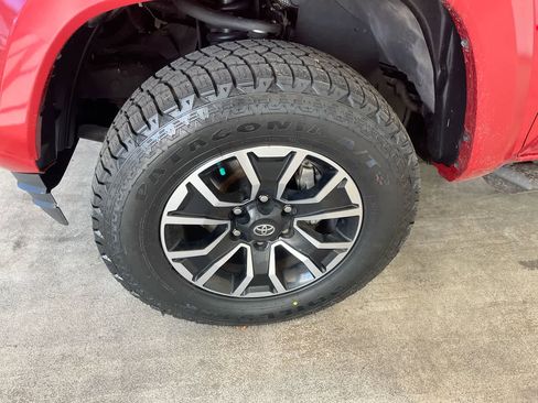 Certified 2022 Toyota Tacoma TRD Sport w/ Technology Package image 10