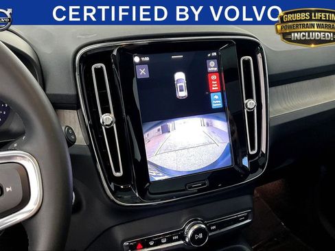 Used 2023 Volvo XC40 B4 Plus FWD image 31