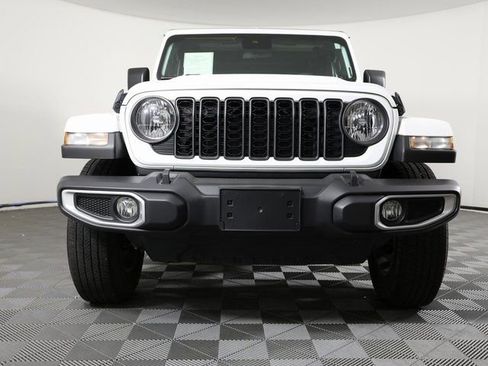 Used 2024 Jeep Gladiator Sport image 2