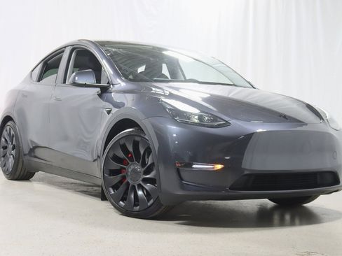 Used 2025 Tesla Model Y Performance image 7