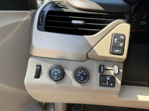 Used 2015 GMC Yukon XL Denali w/ Open Road Package AWD/4WD image 15