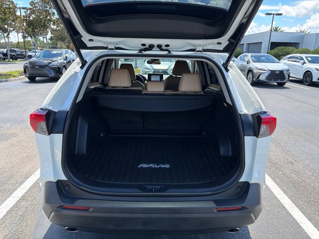 Used 2021 Toyota RAV4 XLE Premium FWD image 8