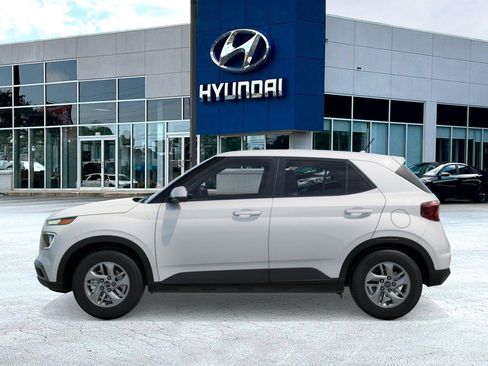 New 2026 Hyundai Venue SE image 3