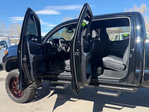 Used 2021 Toyota Tacoma TRD Sport w/ Technology Package AWD/4WD image 25