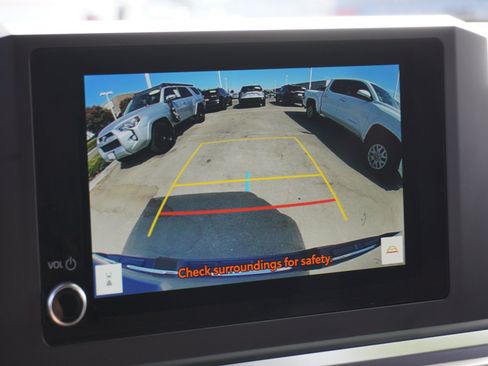 Used 2025 Toyota Tacoma SR5 AWD/4WD image 25