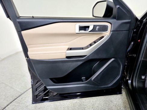 Used 2022 Ford Explorer XLT image 16