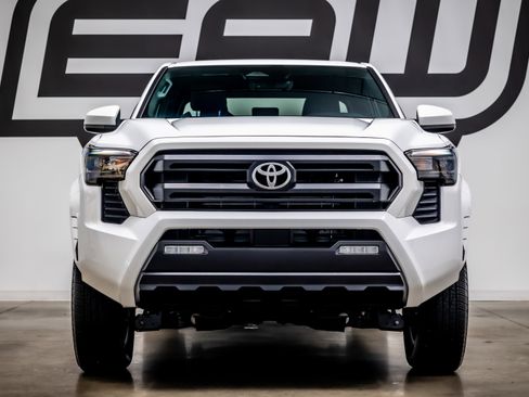 Used 2024 Toyota Tacoma SR5 AWD/4WD image 3