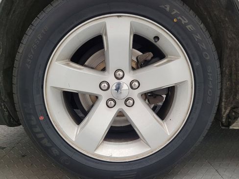 Used 2014 Dodge Challenger SXT image 31