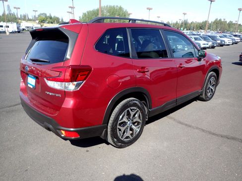 Used 2019 Subaru Forester Premium w/ All-Weather Package image 5