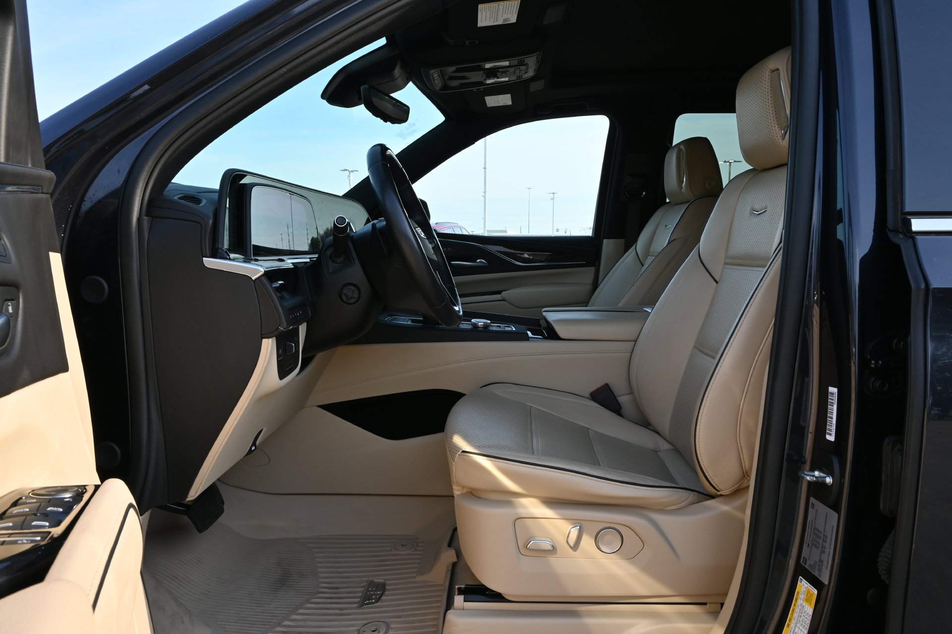 Certified 2023 Cadillac Escalade Premium Luxury w/ Performance Package AWD/4WD image 17