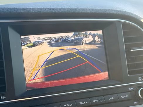 Used 2017 Hyundai Elantra SE FWD image 27