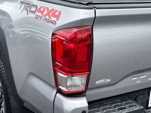 Used 2016 Toyota Tacoma TRD Off-Road w/ Premium & Technology Package AWD/4WD image 10