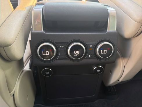 Used 2018 Land Rover Discovery HSE AWD/4WD image 12