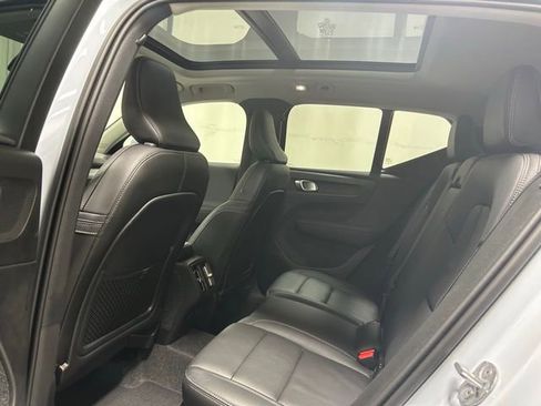 Used 2025 Volvo XC40 B5 Core image 13