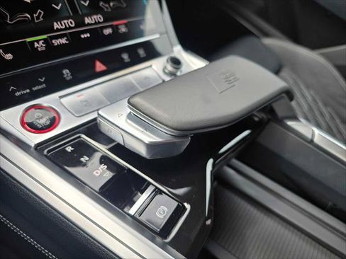Used 2024 Audi SQ8 e-tron Premium Plus AWD/4WD image 32