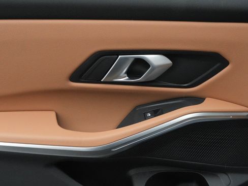 Certified 2025 BMW 330i Sedan image 32