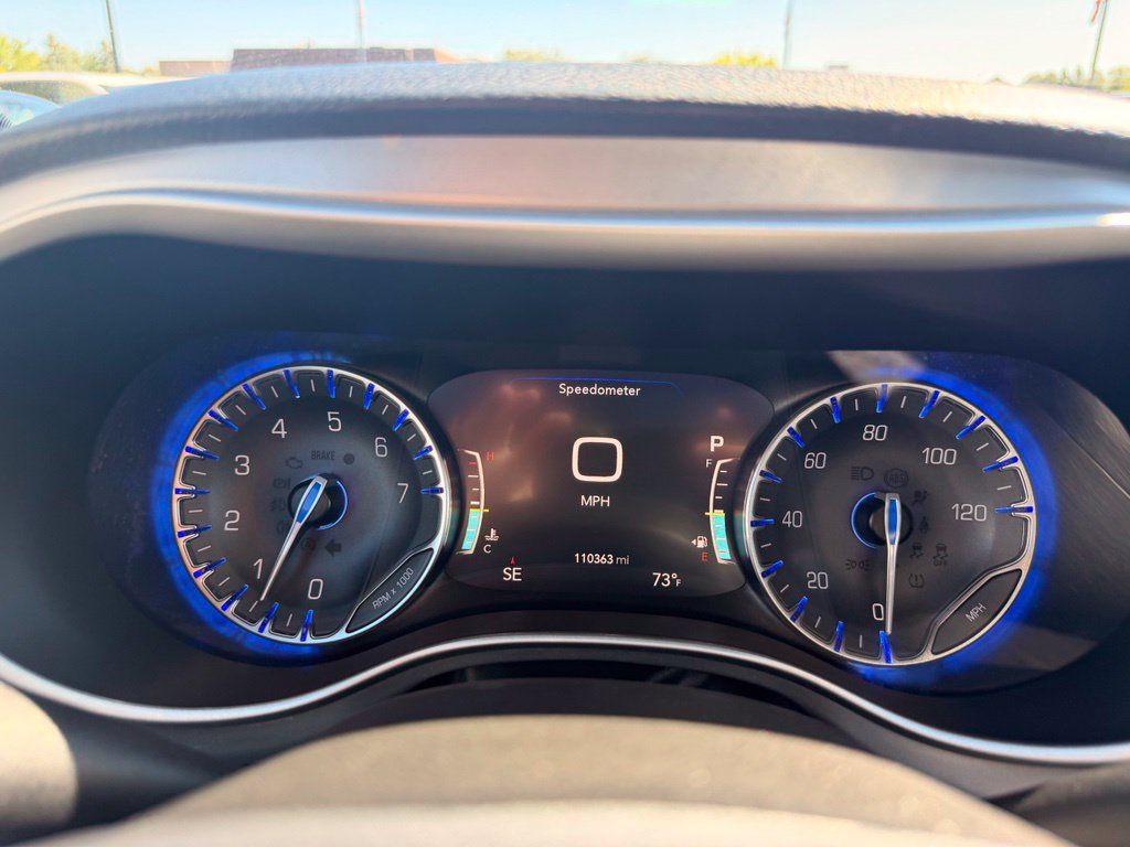 Used 2021 Chrysler Pacifica Touring-L w/ Uconnect Theater Family Group AWD/4WD image 36