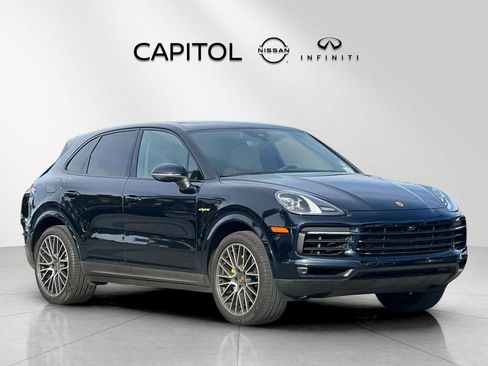 Used 2023 Porsche Cayenne image 7