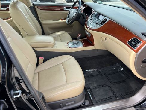 Used 2013 Hyundai Genesis 3.8 RWD image 13