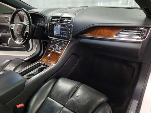 Used 2017 Lincoln Continental Reserve AWD/4WD image 34