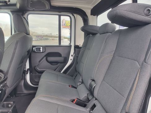 Used 2025 Jeep Gladiator Nighthawk image 31